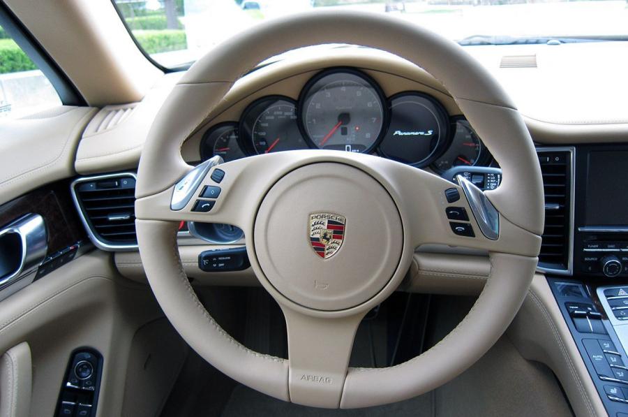  Porsche Panamera S Hybrid 2012 года  (фото 32 из 53)